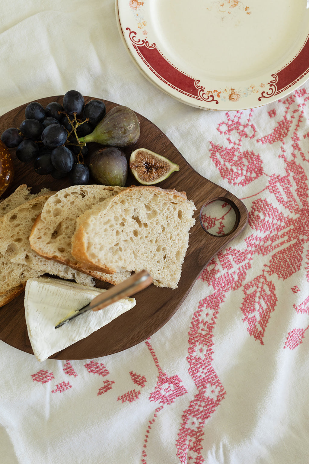 The Round Cheese Board