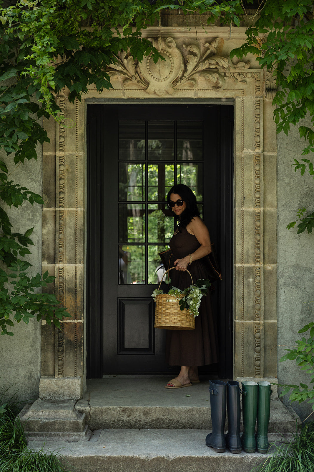 The Round Carrying Basket with Wooden Handles