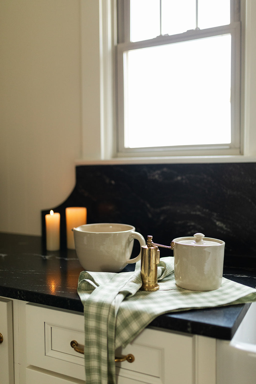 The Stoneware Canister with Lid