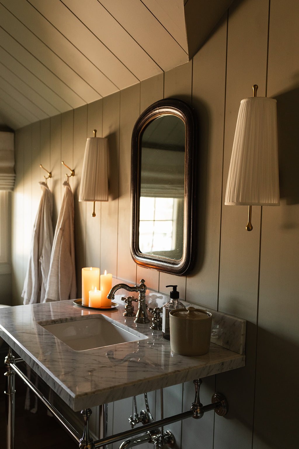 The Stoneware Canister with Lid