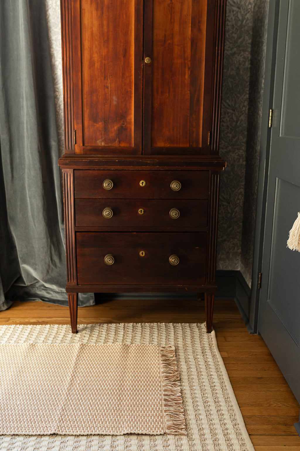 The Hand-Loomed Cotton Rug