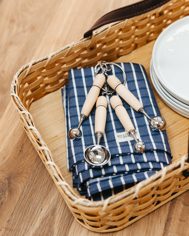 The Wooden Measuring Spoons